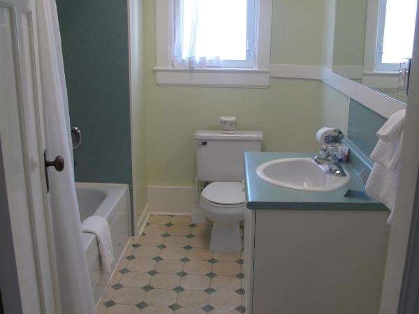 James Bay Inn Hotel, Suites & Cottage : photo 7 de la chambre chambre lit queen-size classique