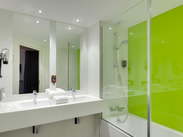 ibis Styles Nantes Centre Gare : photo 4 de la chambre suite familiale standard avec canapé-lit