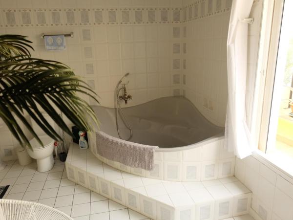 B&B Le Patio En Ville - Chambres d'hôtes : photo 8 de la chambre suite lit queen-size