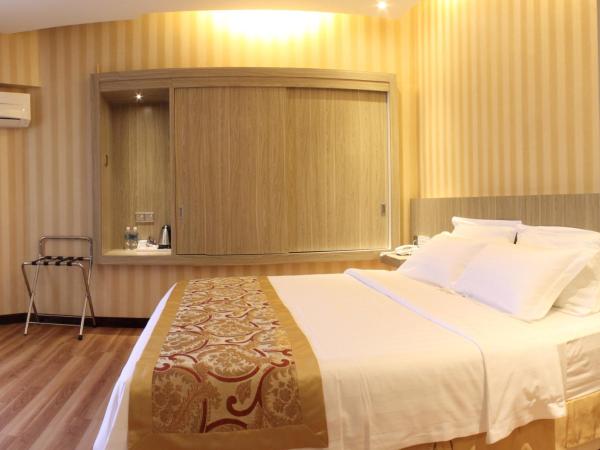 Mandarin Hotel Kota Kinabalu : photo 1 de la chambre chambre lit king-size standard