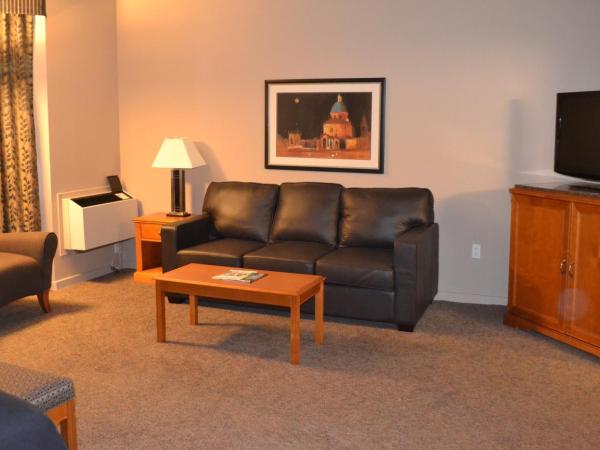 Royal Hotel West Edmonton, Trademark Collection by Wyndham : photo 5 de la chambre chambre lit queen-size deluxe - non-fumeurs