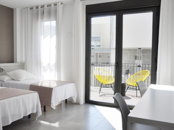 Residencia Universitaria Tarragona Mediterrani : photo 1 de la chambre studio double ou lits jumeaux avec terrasse