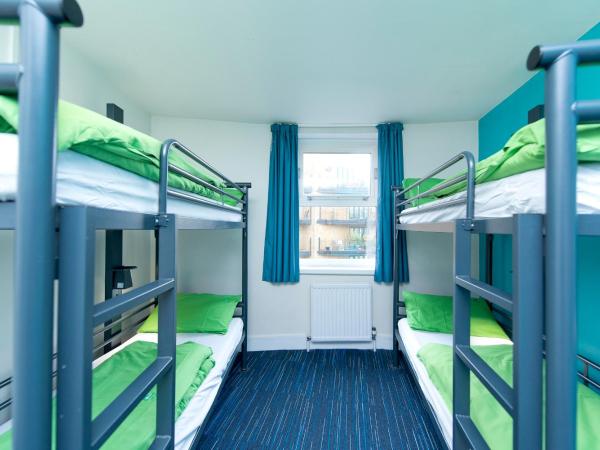 YHA London Thameside : photo 1 de la chambre lits superposs dans dortoir masculin 