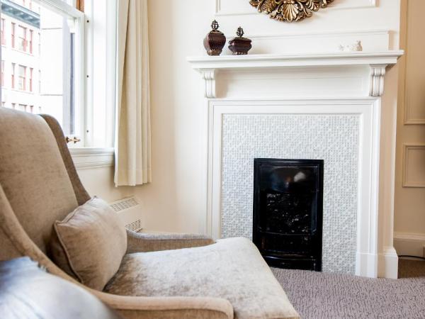 The Inn at the Union Club of British Columbia : photo 8 de la chambre suite deluxe avec lit king-size