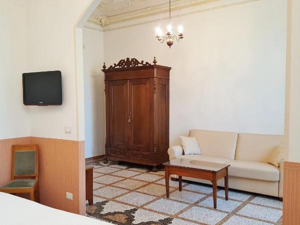 Hotel Roma e Rocca Cavour : photo 3 de la chambre chambre triple