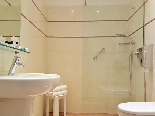 Hotel Roma e Rocca Cavour : photo 6 de la chambre chambre triple