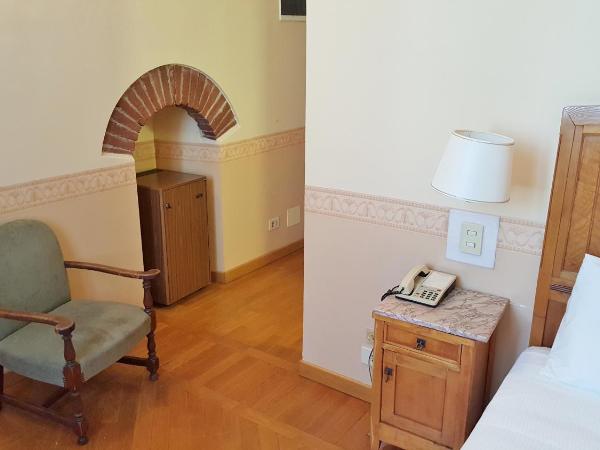 Hotel Roma e Rocca Cavour : photo 6 de la chambre chambre simple classique