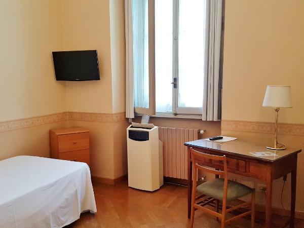 Hotel Roma e Rocca Cavour : photo 4 de la chambre chambre simple basique