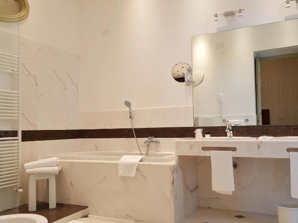 Hotel Roma e Rocca Cavour : photo 3 de la chambre suite