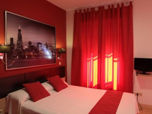 Hostal Falfes : photo 4 de la chambre chambre double ou lits jumeaux avec salle de bains privative