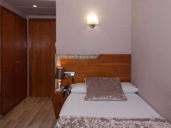 Hotel Vetusta : photo 1 de la chambre chambre simple