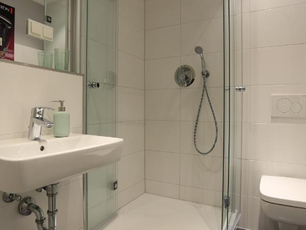 Pension Sölde : photo 5 de la chambre chambre double avec salle de bains privative