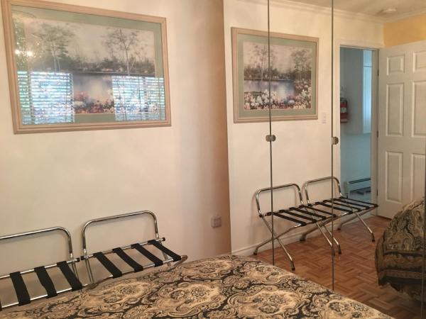 Diana's Luxury Bed and Breakfast : photo 8 de la chambre apartment with garden view - room #10