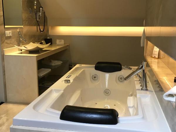 Hôtel Le Dixseptième : photo 4 de la chambre suite avec jacuzzi
