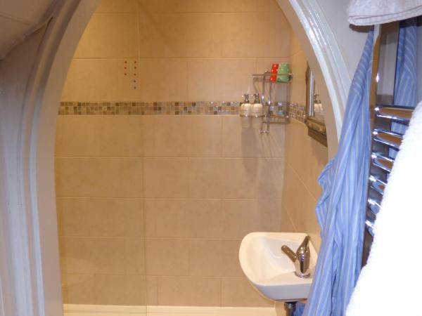 Dolphin House : photo 1 de la chambre chambre double avec salle de bains privative