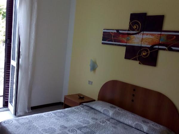 Hotel Tirreno : photo 6 de la chambre chambre double standard avec salle de bains commune