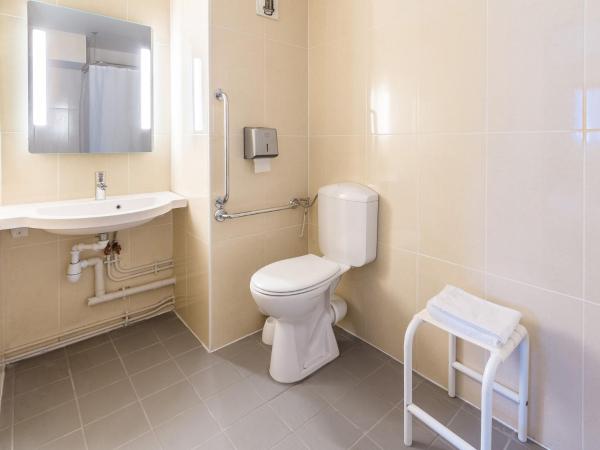 B&B HOTEL Cherbourg : photo 2 de la chambre chambre double - accessible aux personnes à mobilité réduite