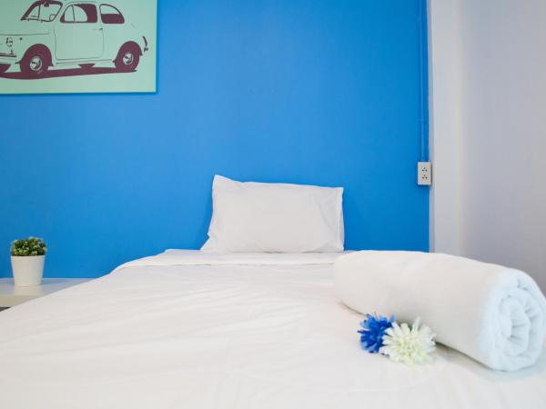 Varinda Hostel : photo 5 de la chambre chambre lits jumeaux avec salle de bains