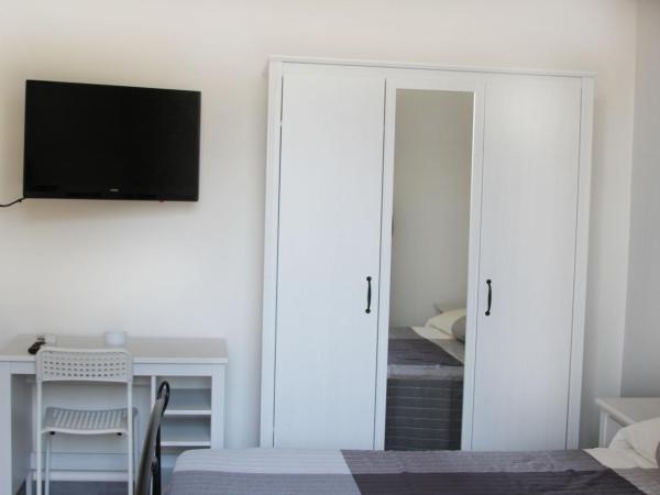 Aeroporto Bellini Rooms : photo 4 de la chambre chambre double avec salle de bains privative