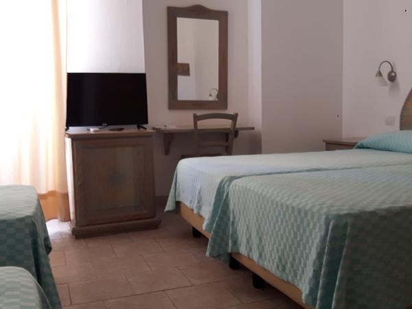 Alghero Vacanze Hotel : photo 1 de la chambre chambre quadruple