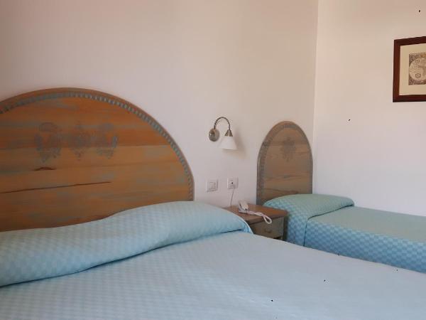 Alghero Vacanze Hotel : photo 1 de la chambre chambre triple
