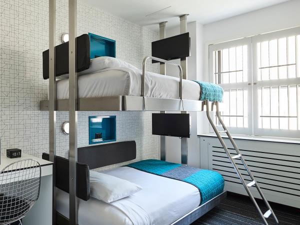 Pod 51 : photo 2 de la chambre chambre lits superposés standard avec salle de bains commune