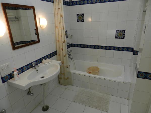 Hotel Arya Niwas : photo 8 de la chambre chambre quadruple de luxe