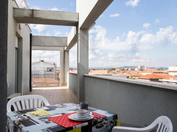 Residence Villa Azzurra : photo 10 de la chambre appartement supérieur 1 chambre avec terrasse

