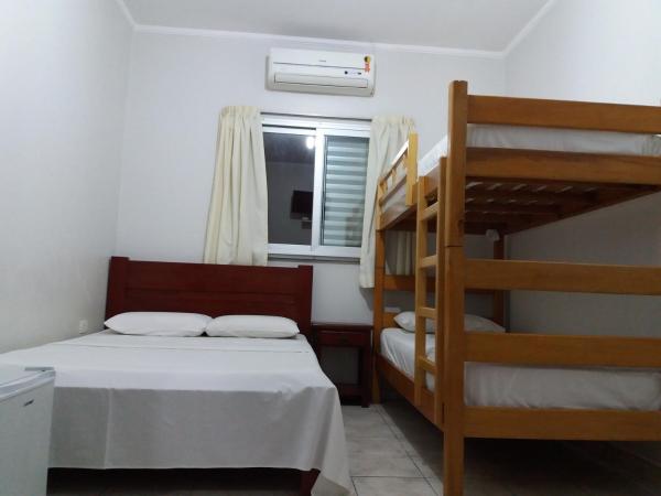 Apeninos Suites Basicas : photo 2 de la chambre chambre quadruple avec salle de bains privative