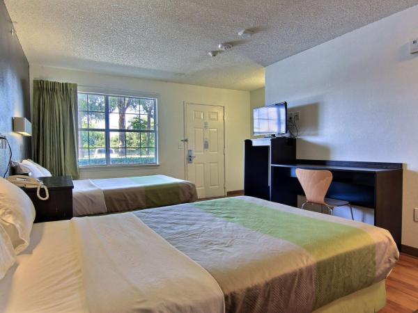 Studio 6-Austin, TX - Northwest : photo 8 de la chambre chambre quadruple - non-fumeurs