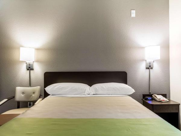 Studio 6-Dallas, TX - Northwest : photo 4 de la chambre chambre lit queen-size - non-fumeurs