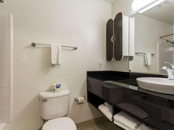 Studio 6-Dallas, TX - Northwest : photo 7 de la chambre chambre lit queen-size - non-fumeurs