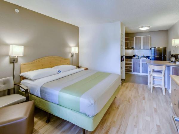 Studio 6-Houston, TX - Hobby South : photo 1 de la chambre chambre lit queen-size - non-fumeurs
