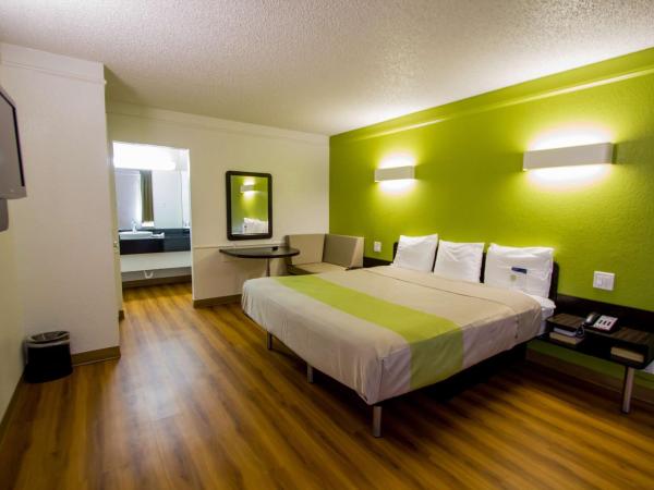 Motel 6-Austin, TX - Midtown : photo 5 de la chambre chambre lit king-size - non-fumeurs
