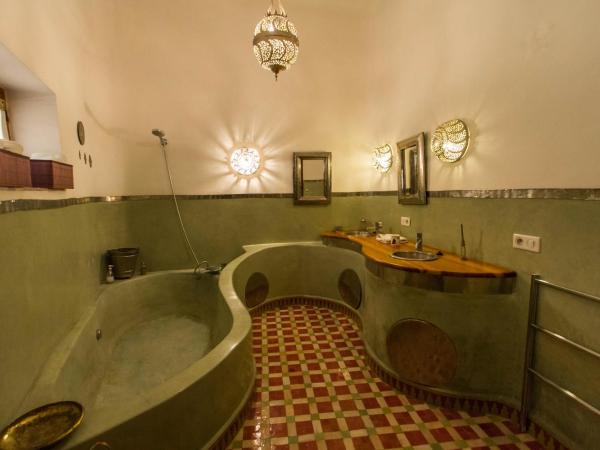 Riad 53 Fes - Luxury Oasis : photo 6 de la chambre suite deluxe