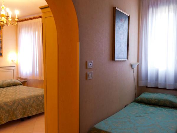 Hotel Florida : photo 4 de la chambre chambre triple