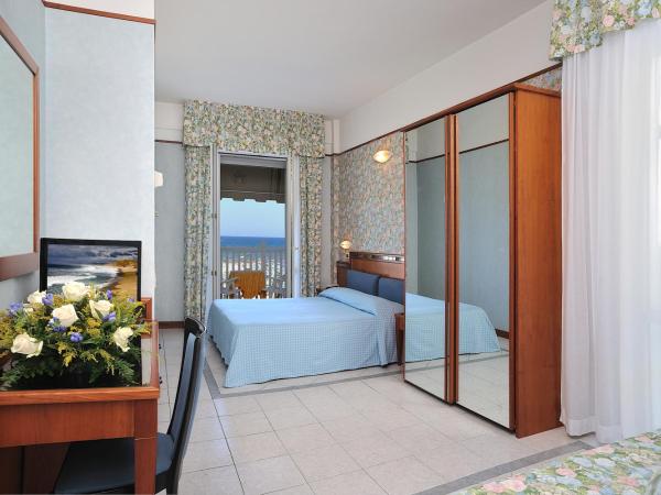 Hotel de France : photo 5 de la chambre chambre double ou lits jumeaux - vue sur mer