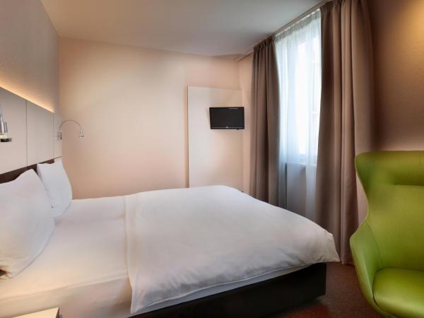 b-smart motel Basel : photo 4 de la chambre chambre double ou lits jumeaux supérieure