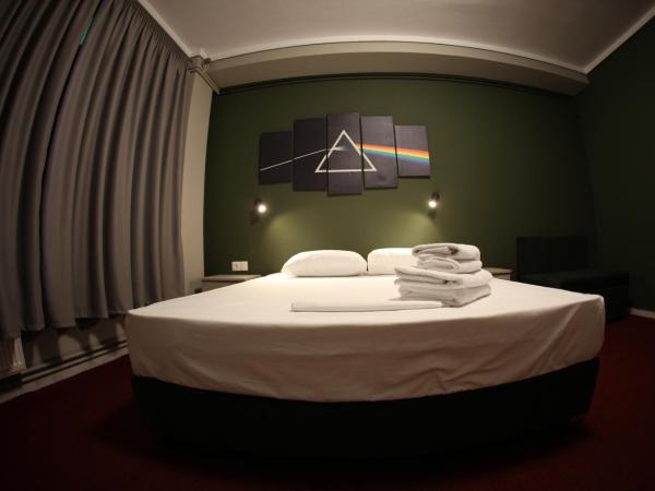 Stay Hybrid Hostel : photo 1 de la chambre suite familiale