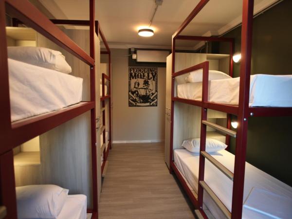 Stay Hybrid Hostel : photo 1 de la chambre lit dans dortoir mixte de 6 lits