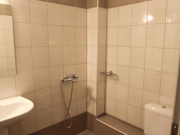 Stay Hybrid Hostel : photo 8 de la chambre chambre lits jumeaux avec salle de bains privative