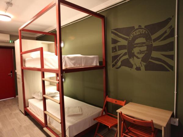 Stay Hybrid Hostel : photo 2 de la chambre lit dans dortoir mixte de 6 lits