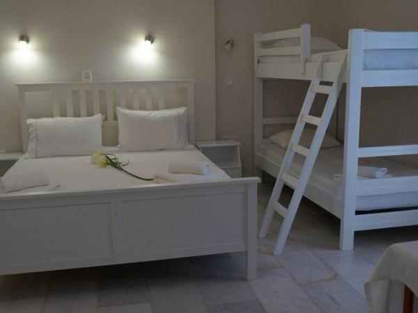 Hotel Sagterra : photo 4 de la chambre studio - vue sur piscine 