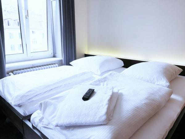 easyHotel Zürich City Centre : photo 1 de la chambre chambre lits jumeaux