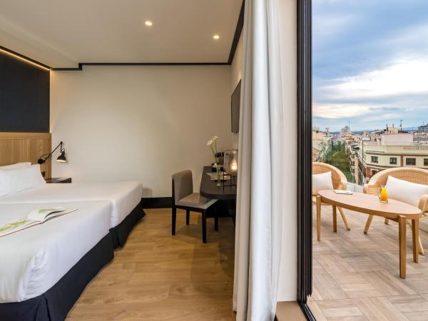 H10 Puerta de Alcalá : photo 8 de la chambre chambre double deluxe avec terrasse