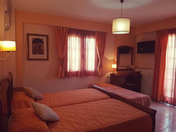 Yiannis Apartments : photo 2 de la chambre chambre double ou lits jumeaux standard avec balcon