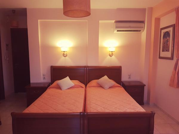 Yiannis Apartments : photo 4 de la chambre chambre double ou lits jumeaux standard avec balcon
