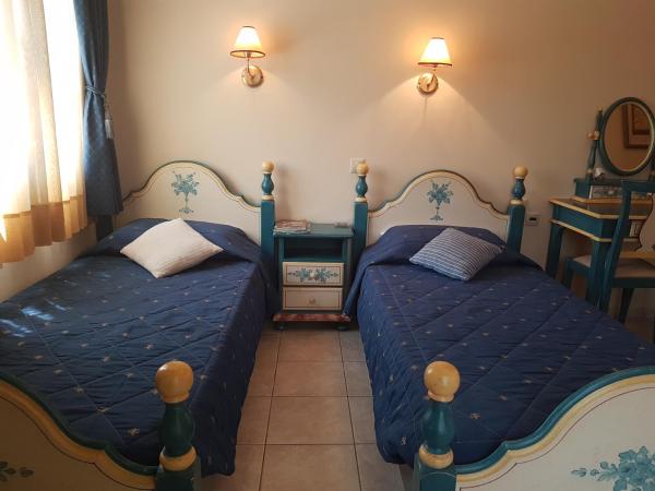 Yiannis Apartments : photo 2 de la chambre chambre lits jumeaux avec balcon