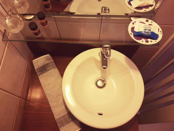 Yiannis Apartments : photo 5 de la chambre chambre double ou lits jumeaux standard avec balcon