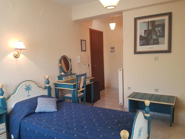 Yiannis Apartments : photo 5 de la chambre chambre lits jumeaux avec balcon